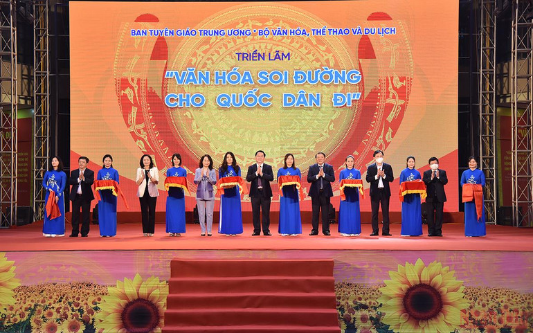 Văn hóa là mục tiêu và động lực phát triển đất nước -0