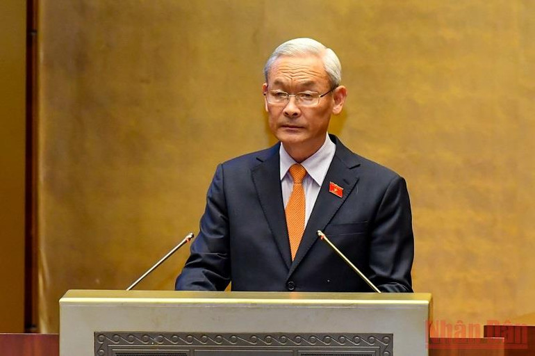 Chủ nhiệm Ủy ban Tài chính, Ngân sách của Quốc hội Nguyễn Phú Cường trình bày báo cáo giải trình, tiếp thu. (Ảnh: LINH KHOA NGUYÊN) Năm 2020, tổng thu cân đối ngân sách nhà nước đạt gần 2,28 triệu tỷ đồng -0