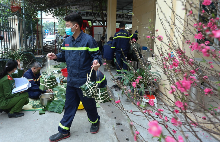 Bánh chưng của người lính cứu hỏa đón Tết xa nhà -0