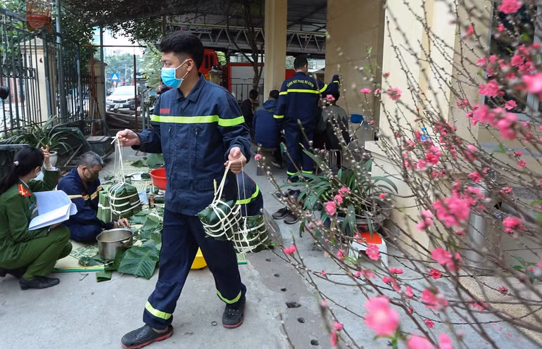 Bánh chưng của người lính cứu hỏa đón Tết xa nhà -0