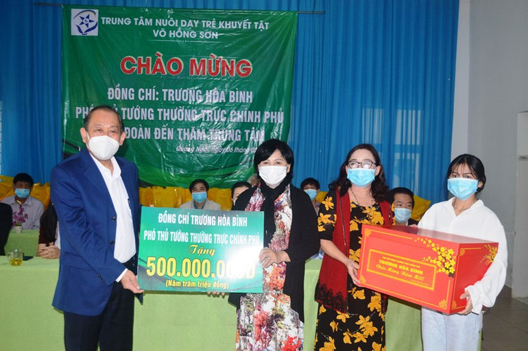 Đồng chí Trần Thanh Mẫn tặng quà Tết gia đình chính sách, hộ nghèo tại tỉnh Hậu Giang -0