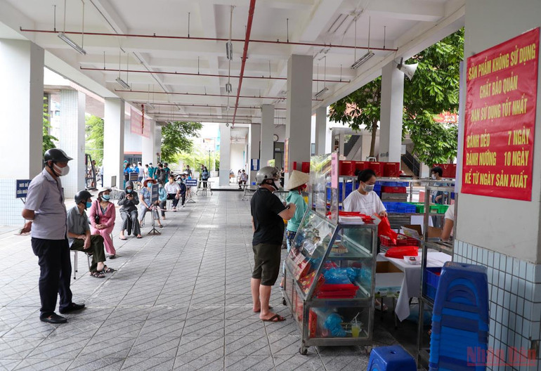 Mở điểm bán hàng lưu động phục vụ người dân mua bánh trung thu -6