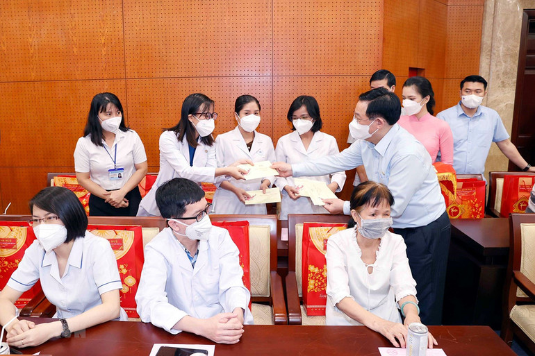 Chủ tịch Quốc hội tin tưởng Thành phố Hồ Chí Minh lấy lại đà tăng trưởng, xứng đáng là đầu tàu, động lực tăng trưởng cho cả nước -0