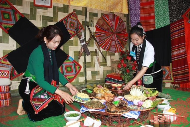 Sôi động Ngày hội hái mận Mộc Châu -0