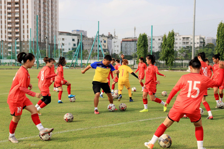 Đội tuyển nữ U18 quốc gia hào hứng trong ngày tập đầu tiên -0