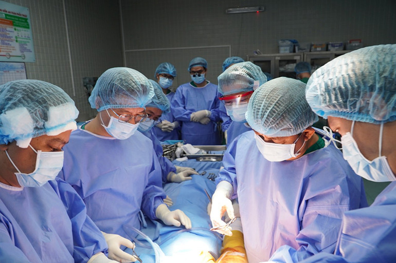 Hồi sinh từ cuộc đại phẫu phức tạp -0