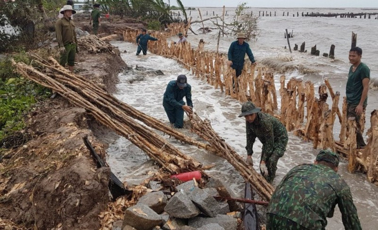 Sạt lở đê biển, Kiên Giang công bố tình trạng khẩn cấp -0