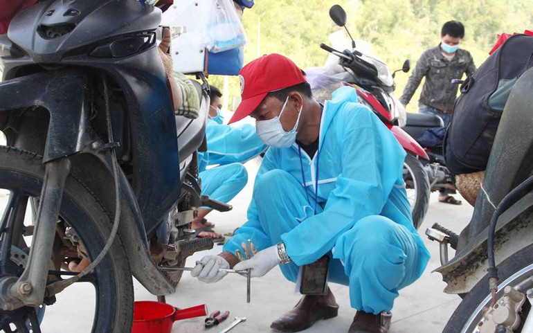 Nghĩa tình nơi trạm dừng chân -0