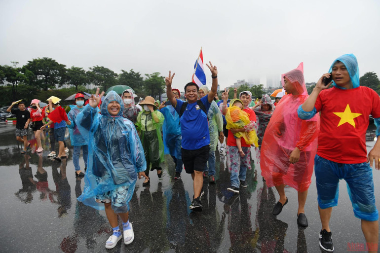 Không khí trên Sân vận quốc gia Mỹ Đình đang 