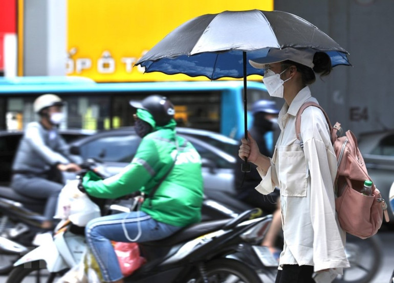 [Photo] Hà Nội trải qua đợt cao điểm nắng nóng, có lúc tới 40 độ C -0