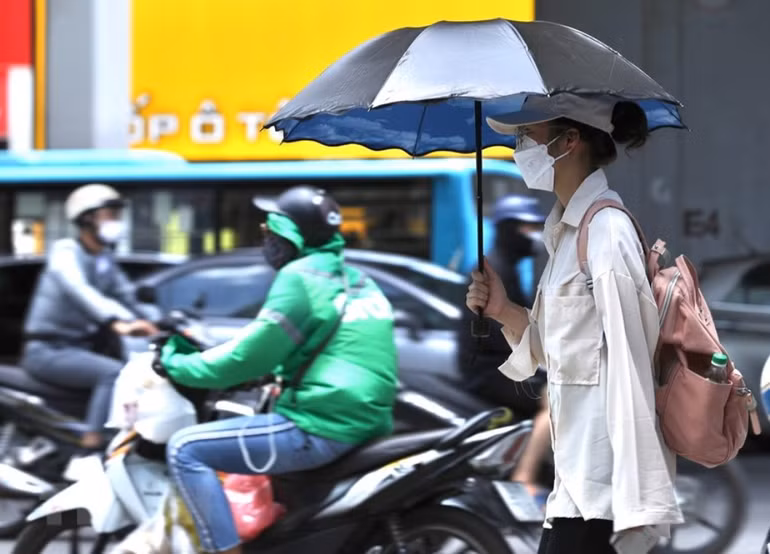 [Photo] Hà Nội trải qua đợt cao điểm nắng nóng, có lúc tới 40 độ C -0