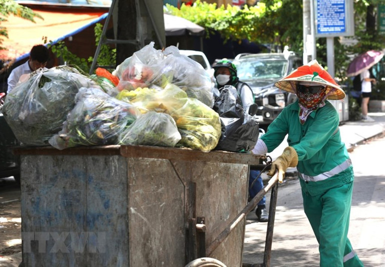 [Photo] Hà Nội trải qua đợt cao điểm nắng nóng, có lúc tới 40 độ C -0