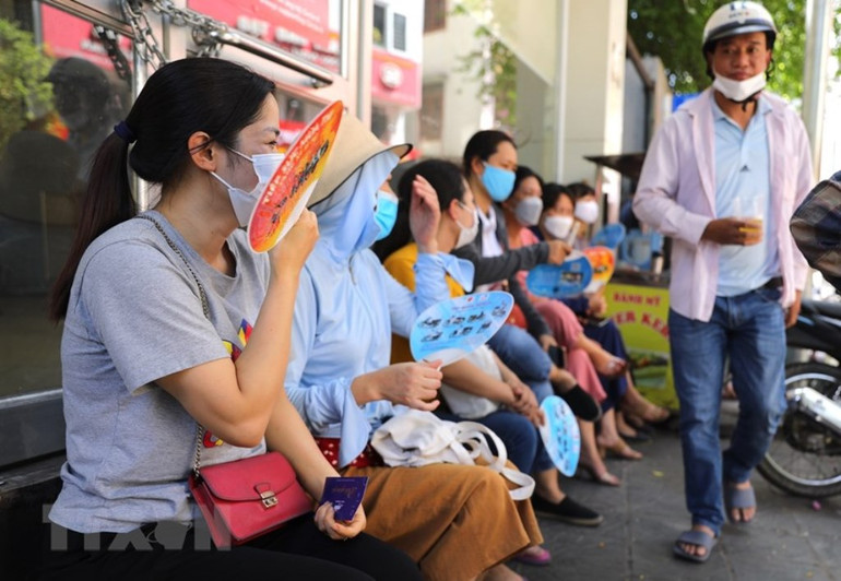 [Photo] Hà Nội trải qua đợt cao điểm nắng nóng, có lúc tới 40 độ C -0