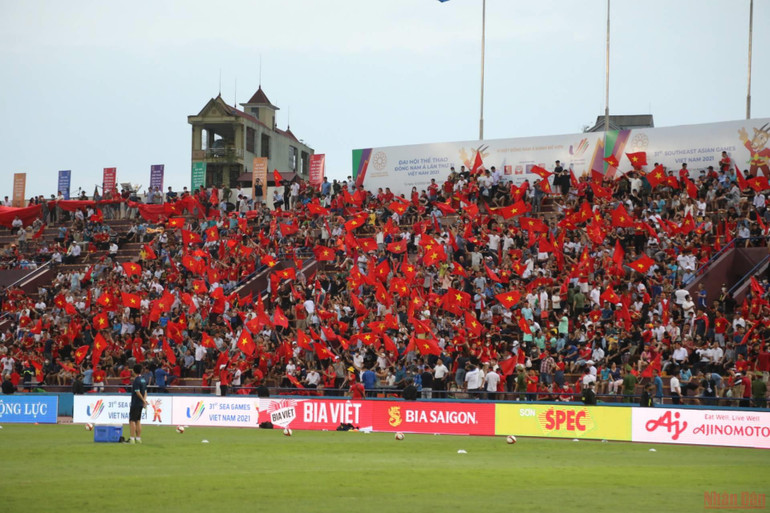 Hai đội chuẩn bị ra sân -1