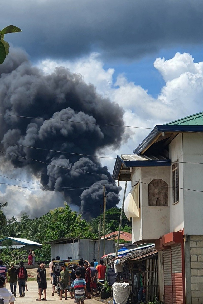 Rơi máy bay quân sự Philippines, ít nhất 17 người thiệt mạng -0