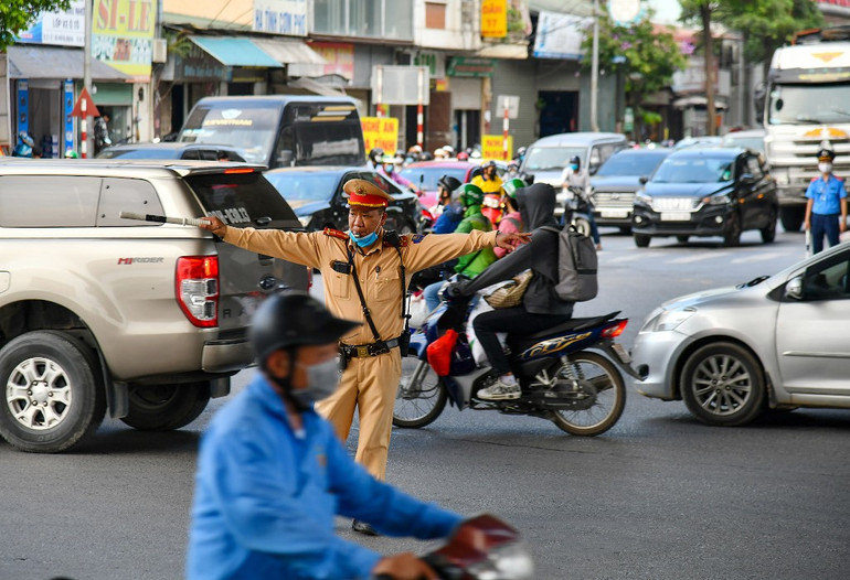 Giao thông thông thoáng khi người dân trở về Hà Nội -0