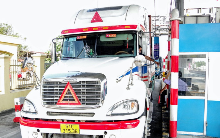 Khoảng 30 nghìn lượt xe lưu thông qua hầm Hải Vân trong 2 ngày nghỉ lễ -0