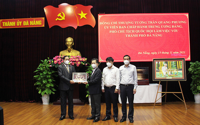 Phó Chủ tịch Quốc hội Trần Quang Phương tiếp xúc cử tri tại Đà Nẵng -0