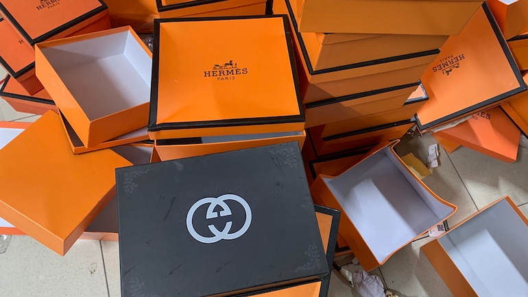 Thu giữ kho chứa 20 nghìn túi xách giả thương hiệu nổi tiếng -0