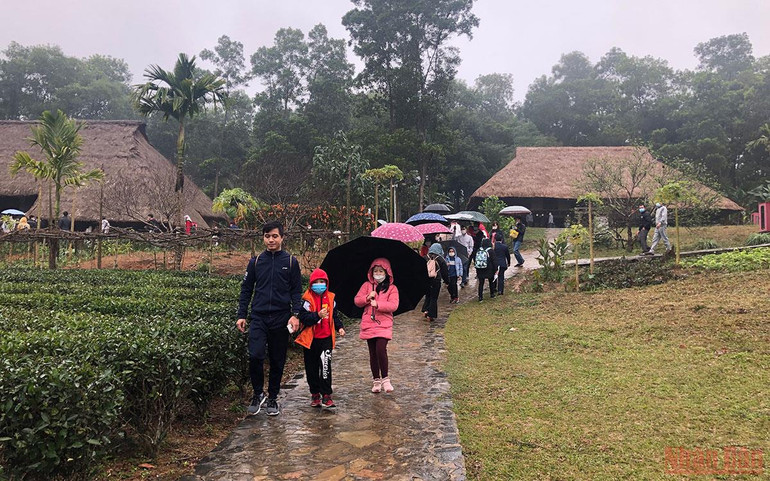 Làng Văn hóa Du lịch các dân tộc Việt Nam: Khai xuân khởi sắc -0