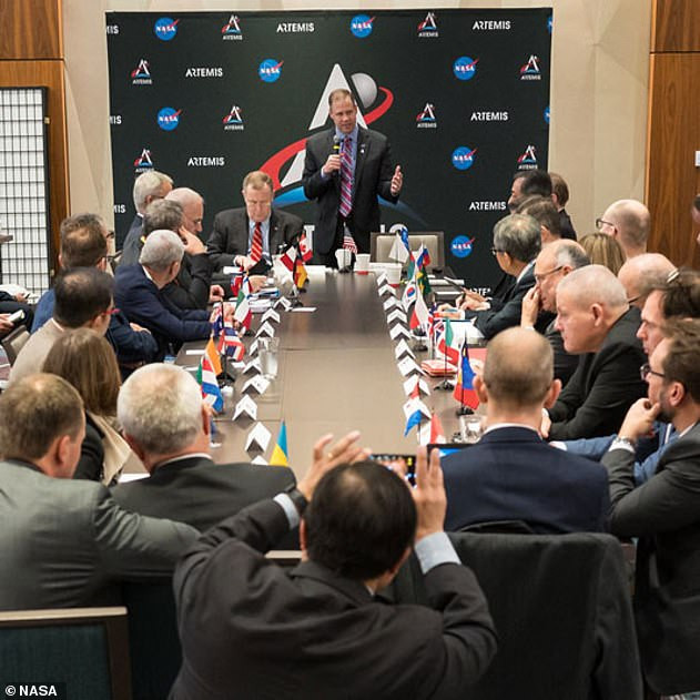 Tám quốc gia ký Hiệp ước Artemis về quy tắc khám phá mặt trăng -0