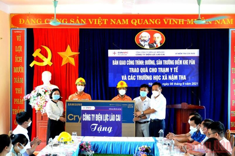 Hỗ trợ đồng bào dân tộc thiểu số vùng khó khăn xây dựng nông thôn mới -0