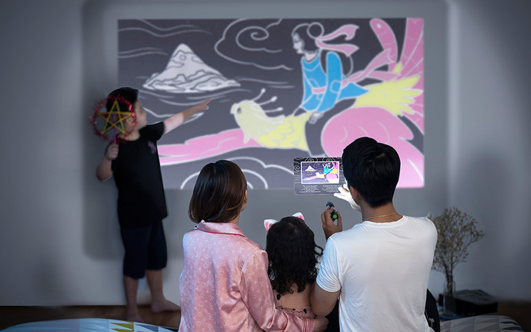 Rạp chiếu tại gia với “sách chiếu bóng màu” -0