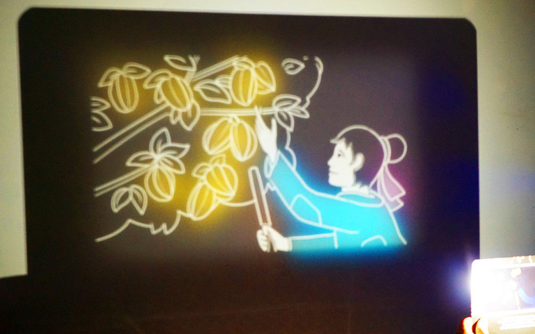 Rạp chiếu tại gia với “sách chiếu bóng màu” -0