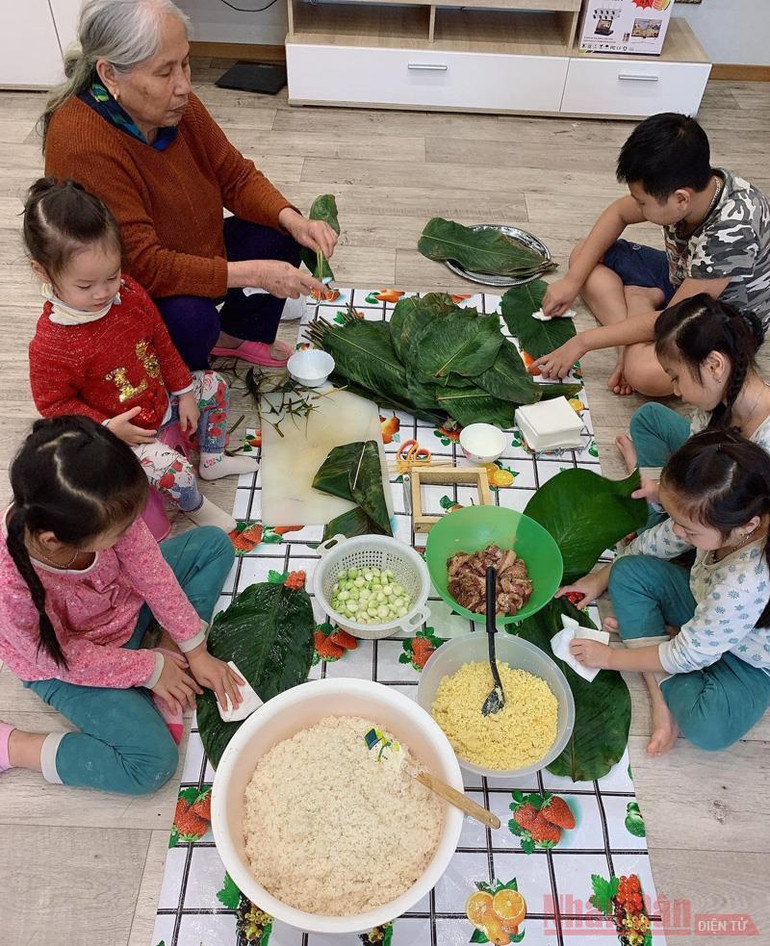 Chiếc bánh chưng cuối năm trên “xứ sở Bạch Dương” -0