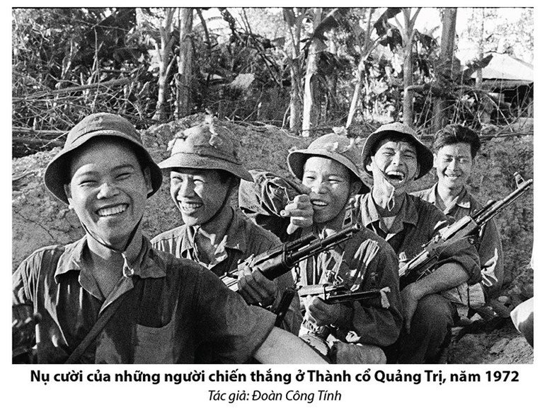 Những khoảnh khắc hào hùng của tuổi trẻ Việt Nam thời binh lửa -0