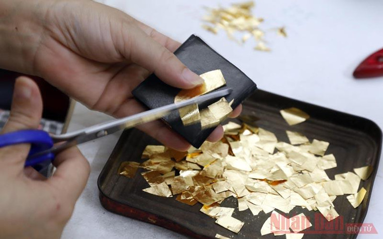 Nét riêng có ở làng nghề dát quỳ vàng Kiêu Kỵ ảnh 1 Nét riêng có ở làng nghề dát quỳ vàng Kiêu Kỵ -0