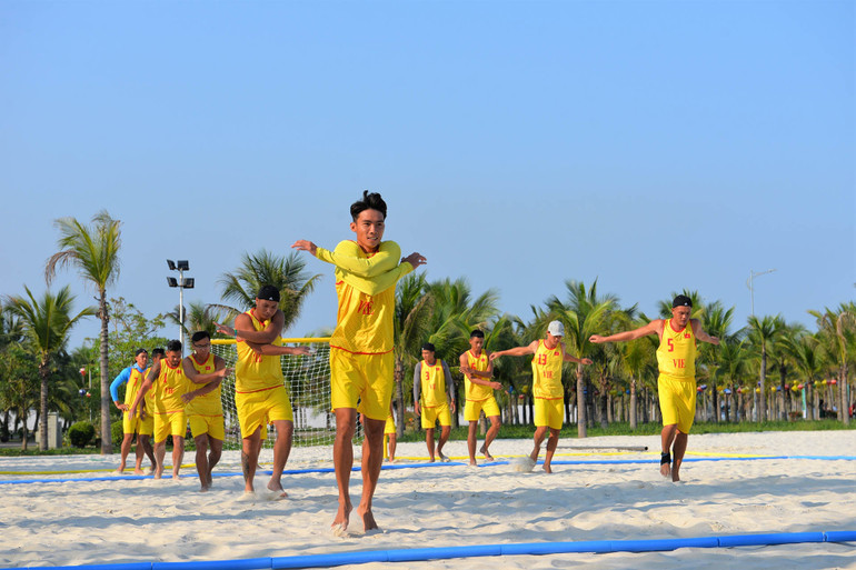 Bóng ném bãi biển nam tích cực luyện tập cho SEA Games -0