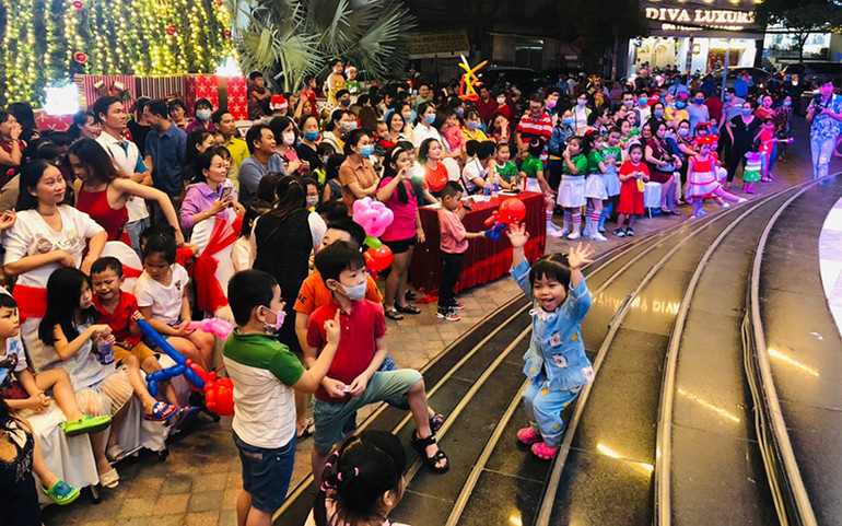 Rộn ràng không khí đón Giáng sinh ở Đồng Nai -0