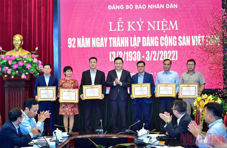 Báo Nhân Dân tổ chức mít-tinh kỷ niệm 92 năm Ngày thành lập Đảng -0
