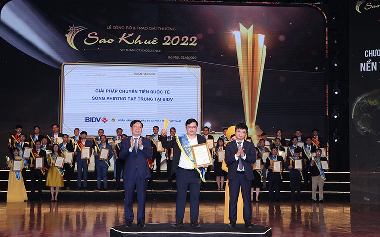 6 sản phẩm công nghệ thông tin của BIDV đoạt giải Sao Khuê -0