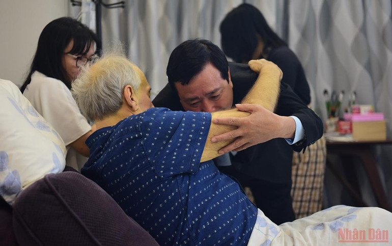 Trao Kỷ niệm chương “Vì sự nghiệp nông nghiệp và phát triển nông thôn” cho “ông Tây Nam Bộ” -0