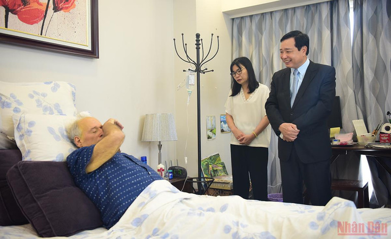 Trao Kỷ niệm chương “Vì sự nghiệp nông nghiệp và phát triển nông thôn” cho “ông Tây Nam Bộ” -0