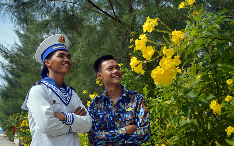 Nhớ đất liền... Vì rằng ta vẫn thích hoa hồng -0