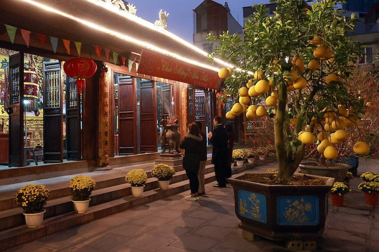 Đi lễ đầu năm nhưng không quên phòng dịch -0