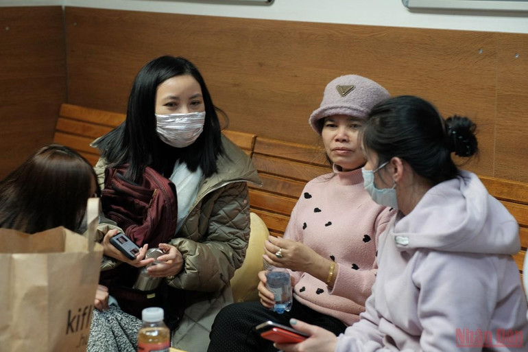 Những màu áo thanh niên trên biên giới Ukraine -0