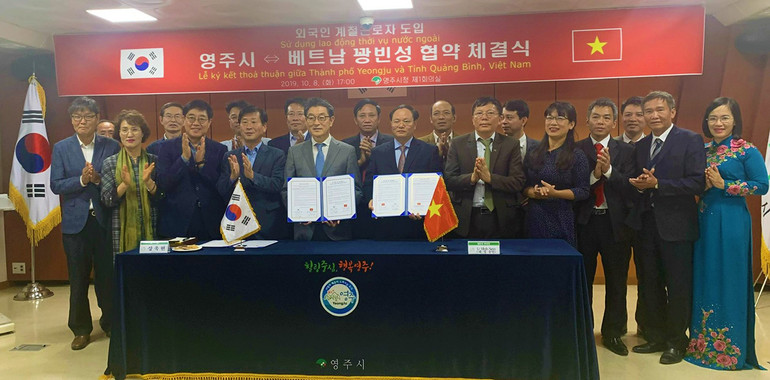 Trước đó, năm 2019, tỉnh Quảng Bình ký kết thỏa thuận hợp tác xuất khẩu lao động thời vụ tại Yeongju, Hàn Quốc. Quảng Bình đưa người lao động sang làm việc thời vụ tại Hàn Quốc -0