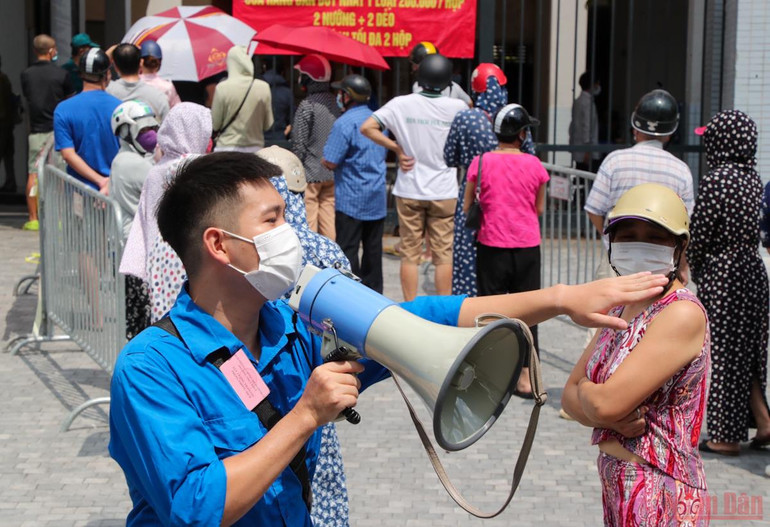 Mở điểm bán hàng lưu động phục vụ người dân mua bánh trung thu -4