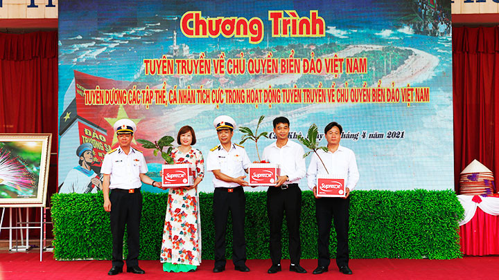 Cột mốc Trường Sa trên đất Tổ -0