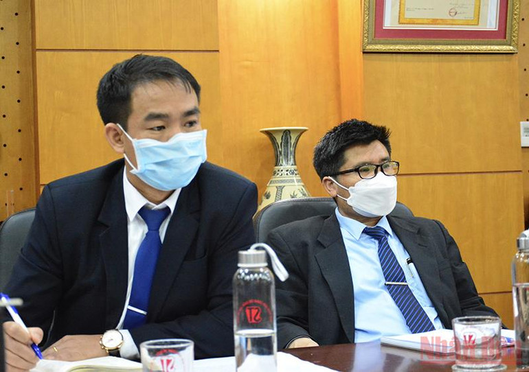 Các đại biểu Lào dự hội nghị tại điểm cầu Nhà xuất bản Chính trị quốc gia Sự thật. Xuất bản 61 đầu sách tiếng Lào tặng phía bạn Lào trong giai đoạn 2018-2021 -0