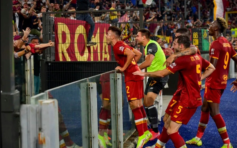 Roma thắng kịch tính trong trận đấu thứ 1.000 của Mourinho -0