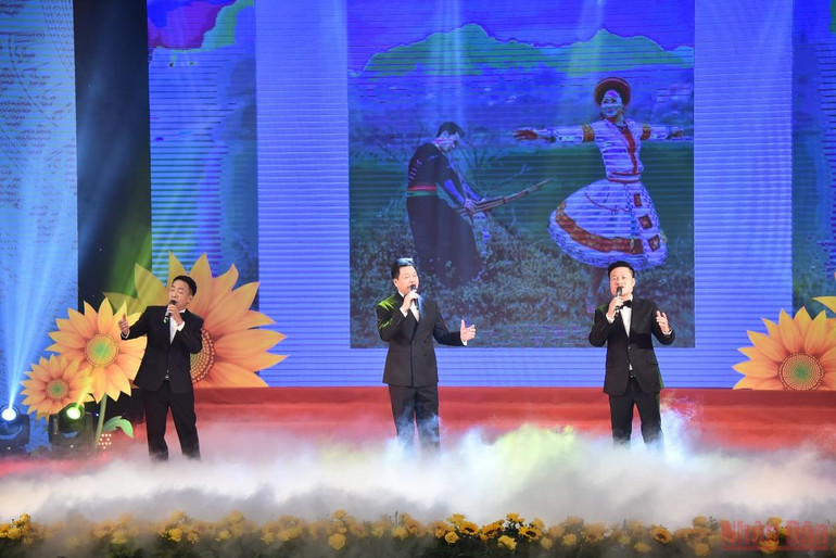 Trao giải cuộc thi “Đảng trong cuộc sống của tôi” -0