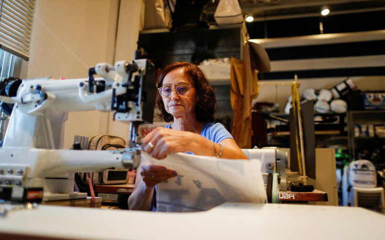 Thiết kế giày, túi thời trang từ bao bì vải bố -0