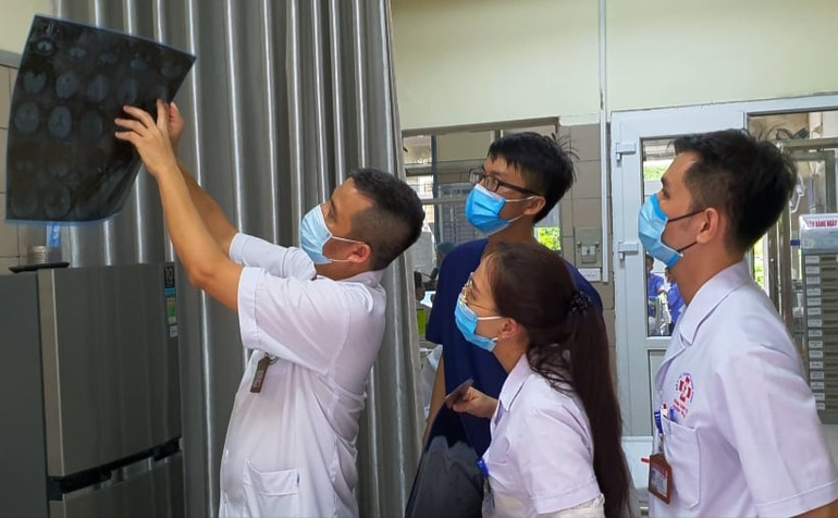 Có bệnh nhân tổn thương não nặng sau ngộ độc methanol. Bảy ca ngộ độc methanol, bác sĩ tiếp tục cảnh báo -0