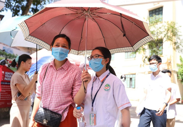 [Photo] Hà Nội trải qua đợt cao điểm nắng nóng, có lúc tới 40 độ C -0