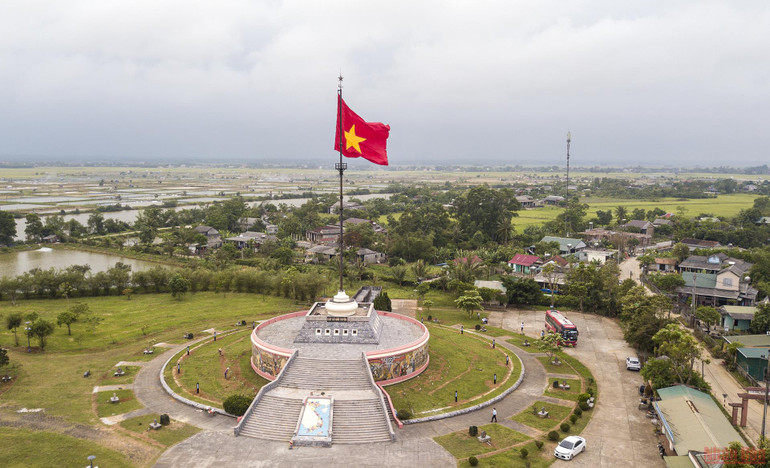 Cột cờ giới tuyến ở bờ bắc hiện tại. Cầu Hiền Lương – Biểu tượng khát vọng thống nhất non sông -0